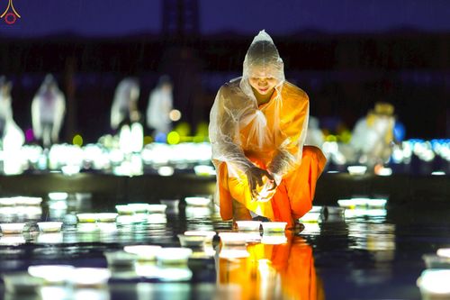 ภาพ No.244179:วันที่ 7 กันยายน พ.ศ. 2568 พิธีจุดประทีป วันครูผู้ค้นพบวิชชาธรรมกาย ณ ลานธรรมฯ และวิหารคด วัดพระธรรมกาย