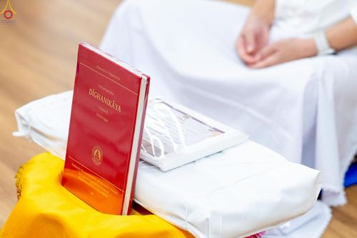 ภาพ No.228290:วันอาทิตย์ที่ 8 มิถุนายน พ.ศ. 2568 พิธีถวายทุนสนับสนุนพระไตรปิฎกฉบับธรรมชัย และอนุรักษ์คัมภีร์โบราณ ณ ห้องแก้วสารพัดนึก 2 วัดพระธรรมกาย