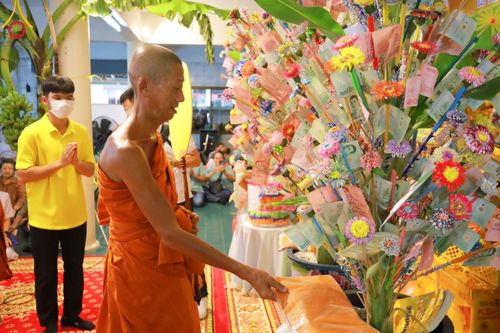 ภาพ No.172352:พิธีทอดกฐิน ณ วัดพรพระร่วงประสิทธ์ แขวงออเงิน เขตสายไหม กรุงเทพฯ ในโครงการกฐินสามัคคีทั่วไทย 30,000 วัด บูชาธรรม 80 ปี หลวงพ่อธัมมชโย โดยคณะศิษยานุศิษย์วัดพระธรรมกาย วันที่ 27 ตุลาคม พ.ศ. 2567