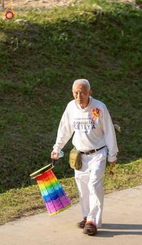 ภาพ No.275056:วันอาทิตย์ที่ 30 พฤศจิกายน พ.ศ. 2568 พิธีตอกเสาเข็ม "สร้างองค์พระเจดีย์เพื่อสร้างสันติภาพโลก" ต้นสุดท้าย ณ ศูนย์ปฏิบัติธรรมระยอง (บ้านช่องลม)