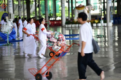 ภาพ No.150552:V.44 เพื่อพ่อ ภาพเตรียมงาน ปฎิบัติงาน ของเจ้าหน้าที่ อาสาสมัคร ทุกสถานะ เพื่อความสำเร็จ ในงานวันธรรมชัย วันอังคารที่ 27 สิงหาคม พ.ศ. 2567