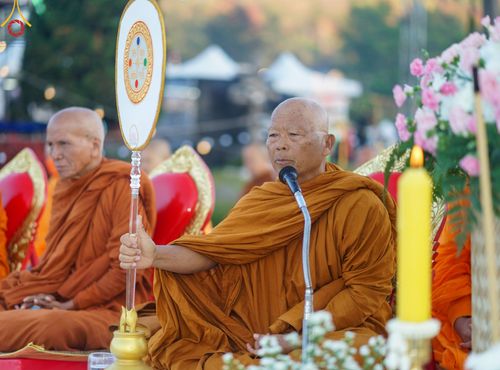 ภาพ No.106775:พิธีตักบาตรพระ ๒๐๐ รูป  "สร้างบุญใหญ่ ส่งท้ายปีเก่า ต้อนรับปีใหม่ ๒๕๖๗" วันอาทิตย์ที่ ๓๑ ธันวาคม ๒๕๖๖ ณ ถนนหน้าที่ว่าการอำเภอภูเรือ อำเภอภูเรือ จังหวัดเลย