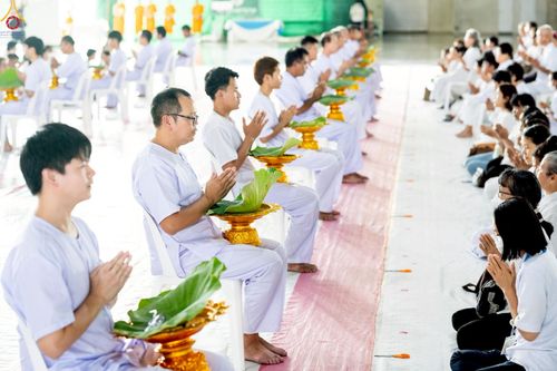 ภาพ No.248570:วันที่ 28 กันยายน พ.ศ. 2568 พิธีตัดปอยผม และปลงผม โครงการอุปสมบทบูชาธรรม 141 ปี พระมงคลเทพมุนี ณ วิหารคด วัดพระธรรมกาย