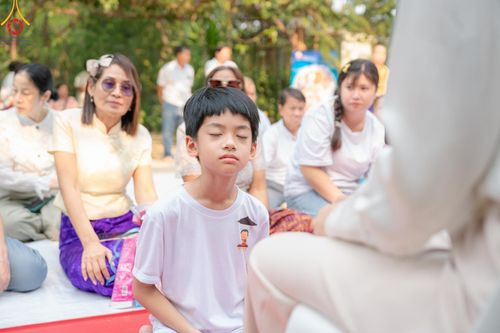 ภาพ No.135020: พิธีบรรพชาสามเณร  พิธีตักบาตรฉลองสามเณรใหม่ วันที่ 1 เมษายน พ.ศ.2567 ในโครงการบรรพชาสามเณรฟื้นฟูพระพุทธศาสนาทั่วไทย ณ ศูนย์ปฏิบัติธรรมแก้วเมืองเลย