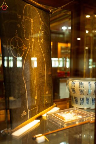 ภาพ No.201271:พระธรรมยาตราปฏิบัติธรรม และถ่ายภาพหมู่ประวัติศาสตร์ ณ อาคารธรรมยาตรา กตัญญูบูชามหาปูชนียาจารย์  ตรงข้ามวัดปากน้ำภาษีเจริญ จ.กรุงเทพมหานคร ในโครงการธรรมยาตรา กตัญญูบูชา มหาปูชนียาจารย์ พระมงคลเทพมุนี(สด จนฺทสโร) พระผู้ปราบมาร อนุสรณ์สถาน 7 แห่ง ปีที่ 13