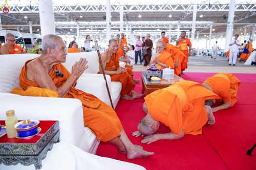 ภาพ No.235904:วันที่ 3 สิงหาคม พ.ศ. 2568 ภาพบรรยากาศ การต้อนรับปฎิสันถาร ของคณะสงฆ์ ในวันสมาธิโลก พิธีถวายมหาสังฆทาน 2,000 กว่าวัด ณ วัดพระธรรมกาย