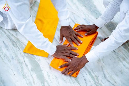 ภาพ No.231013:วันที่ 1 กรกฎาคม พ.ศ. 2568 โครงการบรรพชาสามเณร 300 รูป ถวายเป็นพุทธบูชา  วันอาสาฬหบูชา ณ จุดกำเนิดพระรัตนตรัย  ต้นแหล่งธัมมจักกัปปวัตตนสูตร เมืองพาราณสี  สารนาถ ประเทศอินเดีย