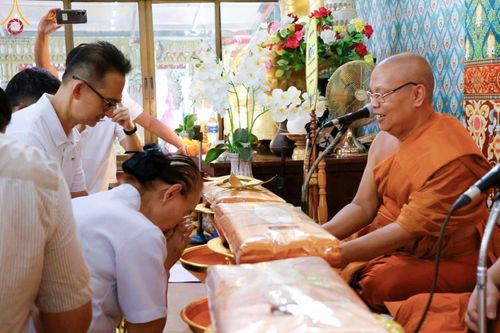 ภาพ No.166891:พิธีทอดกฐิน ณ วัดครุนอก ต.บางครุ อ.พระประแดง จ.สมุทรปราการ ในโครงการกฐินสามัคคีทั่วไทย 30,000 วัด บูชาธรรม 80 ปี หลวงพ่อธัมมชโย โดยคณะศิษยานุศิษย์วัดพระธรรมกาย วันที่ 20 ตุลาคม พ.ศ. 2567