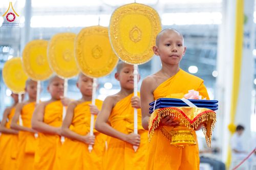 ภาพ No.237410:วันอาทิตย์ที่ 10 สิงหาคม พ.ศ.2568 พิธีมอบใบประกาศเกียรติคุณ โครงการสอบบาลี "ฉลองแชมป์" บูชาธรรม 80 ปี หลวงพ่อธัมมชโย ประจำปี 2568 และ พิธีมอบดวงแก้วสามเณรทรงบาลีไวยากรณ์ ณ สภาธรรมกายสากล วัดพระธรรมกาย ปทุมธานี