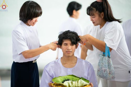 ภาพ No.140230:พิธีตัดปอยผมและปลงผม โครงการอุปสมบทหมู่ธรรมทายาท ระดับอุดมศึกษา รุ่นที่ 51 ภาคฤดูฝน วันเสาร์ที่ 8 มิถุนายน พ.ศ.2567 ณ มหารัตนวิหารคด 9 วัดพระธรรมกาย