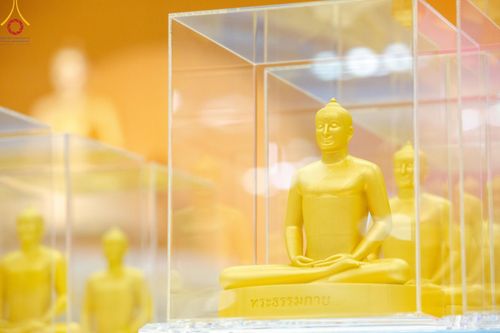 ภาพ No.159447:สัมมนาพิเศษและพิธีมอบองค์พระธรรมกาย 2,000 องค์ ณ ห้องแก้วสารพัดนึก 1 วัดพระธรรมกาย วันอาทิตย์ต้นเดือนที่ 6 ตุลาคม พ.ศ. 2567