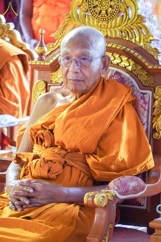 ภาพ No.146729:พิธีต้อนรับสัญญาบัตร พัดยศ ผ้าไตร ในโอกาสที่พระบาทสมเด็จพระเจ้าอยู่หัว ทรงพระกรุณาโปรดพระราชทานสัญญาบัตรตั้งสมณศักดิ์ พระวิมลศาสนวิเทศ (สำรวจ กมโล) เจ้าอาวาสวัดไทยนอร์เวย์ เป็นพระราชาคณะชั้นราช ในราชทินนามที่ “พระราชวชิรศาสนวิเทศ”