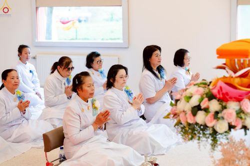 ภาพ No.260606:วันอาทิตย์ที่ 19 ตุลาคม พ.ศ. 2568 พิธีทอดกฐิน วัดพระธรรมกายสตอกโฮล์ม ประเทศสวีเดน 