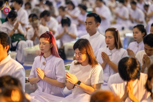 ภาพ No.133792:พิธีตักบาตร ข้าวสารอาหารแห้ง ณ บ้านแก้วเรือนทองคุณยายฯ สภาธรรมกายสากล วัดพระธรรมกาย วันอาทิตย์ต้นเดือนที่ 7 เมษายน พ.ศ. 2567