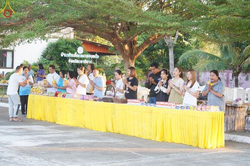 ภาพ No.61040:สามเณรออกบิณฑบาต และกิจกรรมอบรมสามเณร ในโครงการบรรพชาสามเณรฟื้นฟู พระพุทธศาสนาทั่วไทย ณ ศูนย์อบรมที่พักสงฆ์บ้านร่มเย็น จ.นราธิวาส วันที่ 2-15 เมษายน พ.ศ. 2567