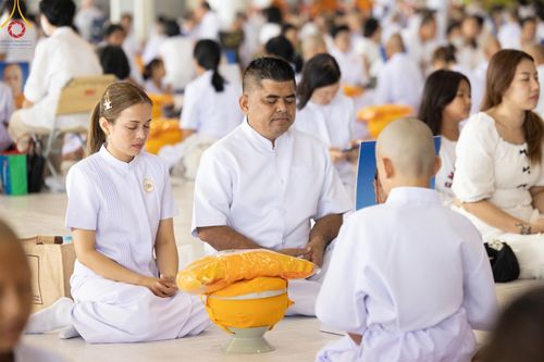 ภาพ No.133877:พิธีขอขมามอบผ้าไตร โครงการบรรพชาสามเณร ศูนย์อบรมวัดพระธรรมกาย ณ วัดพระธรรมกาย วันเสาร์ที่ 6 เมษายน พ.ศ. 2567