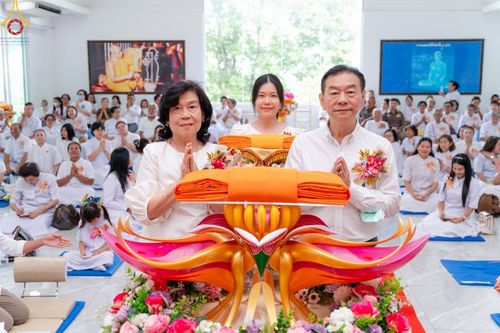 ภาพ No.169607:พิธีทอดกฐินเพื่อสร้าง หอฉันคุณยายอาจารย์ มหารัตนอุบาสิกาจันทร์ ขนนกยูง  ณ ศูนย์ปฏิบัติธรรมชลบุรี วันที่ 25 ตุลาคม พ.ศ. 2567