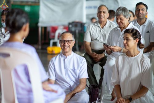 ภาพ No.83761:พิธีตัดปอยผมและปลงผม ในโครงการบรรพชาสามเณร ธรรมทายาทรุ่นโรงเรียนนานาชาติ ณ วัดพระธรรมกาย วันเสาร์ที่ 15 กรกฎาคม พ.ศ.2566