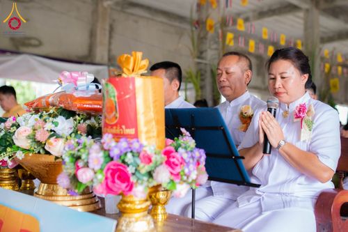 ภาพ No.178257:พิธีทอดกฐิน ณ วัดหนองไผ่ ต.โพธิ์ทอง อ.ปางศิลาทอง จ.กำแพงเพชร ในโครงการทอดกฐินสามัคคีทั่วไทย 30,000 วัด บูชาธรรม 80 ปี หลวงพ่อธัมมชโย โดยคณะศิษยานุศิษย์วัดพระธรรมกาย วันที่ 6 พฤศจิกายน พ.ศ. 2567