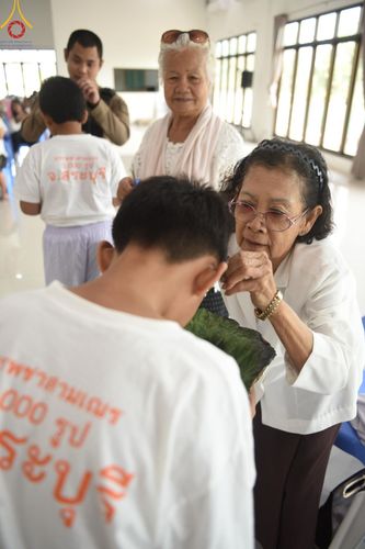 ภาพ No.133368:พิธีตัดปอยผม ธรรมทายาท โครงการบรรพชาสามเณร ฟื้นฟูพระพุทธศาสนาทั่วไทย  ณ ศูนย์ปฏิบัติธรรมจังหวัดสระบุรี อ.พระพุทธบาท จ.สระบุรี  วันที่ 2 เมษายน พ.ศ. 2567