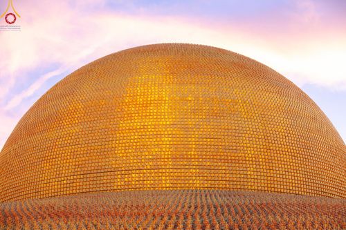 ภาพ No.187713:พิธีตักบาตรฉลองพระใหม่ ต้อนรับพุทธศักราช 2568 ณ ลานธรรมพระมหาธรรมกายเจดีย์ วัดพระธรรมกาย จ.ปทุมธานี วันที่ 1 มกราคม พ.ศ. 2568