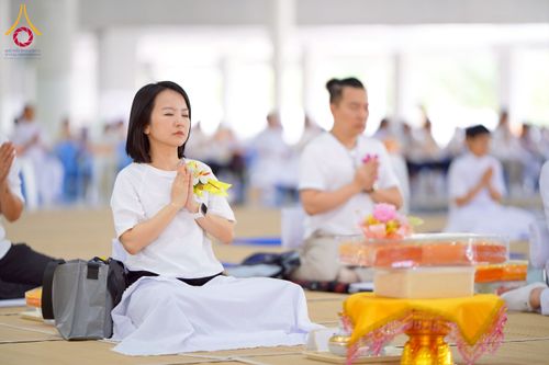 ภาพ No.268276:วันที่ 8 พฤศจิกายน พ.ศ. 2568 พิธีถวายภัตตาหารเมนูสวรรค์ เพื่อการบรรลุธรรม ณ หอฉันคุณยายอาจารย์ฯ วัดพระธรรมกาย