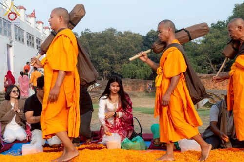 ภาพ No.212873:วันที่ 14 - 15 มีนาคม พ.ศ. 2568 คณะสงฆ์และสามเณรเดินธรรมยาตรา ในโครงการบวชสามเณรเนปาล 500 รูป ไปยังสถานที่รอบมายาเทวีและลุมพินีเกรด ณ ลุมพินี ประเทศเนปาล