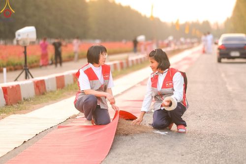 ภาพ No.191374:V.49 สารพัดV สารพัดดี ที่ธรรมยาตรา ในโครงการธรรมยาตรา กตัญญูบูชา มหาปูชนียาจารย์ พระมงคลเทพมุนี(สด จนฺทสโร) พระผู้ปราบมาร อนุสรณ์สถาน 7 แห่ง ปีที่ 13 ระหว่างวันที่ 2-31 มกราคม พ.ศ. 2568