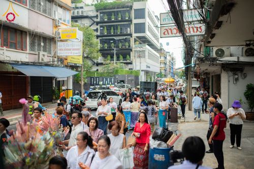 ภาพ No.178518:พิธีทอดกฐิน ณ วัดดวงแข แขวงรองเมือง เขตปทุมวัน กรุงเทพฯ ในโครงการทอดกฐินสามัคคีทั่วไทย 30,000 วัด บูชาธรรม 80 ปี หลวงพ่อธัมมชโย โดยคณะศิษยานุศิษย์วัดพระธรรมกาย วันที่ 15 พฤศจิกายน พ.ศ. 2567