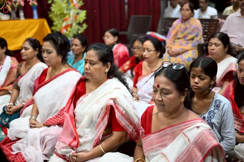 ภาพ No.263424:วันที่ 17 ตุลาคม พ.ศ. 2568 ทอดกฐินสมทบวัดต่างประเทศ ณ ศูนย์เผยแผ่พุทธรัตนะ กรุงเดลลี ประเทศอินเดีย 