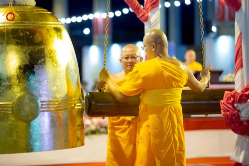 ภาพ No.217374:วันเสาร์ที่ 12 เมษายน พ.ศ. 2568 พิธีฉลองชัยชิตังเม สวดธัมมจักกัปวัตนสูตร ครบ 7,277,818,181 จบ ณ วัดพระธรรมกาย จังหวัดปทุมธานี