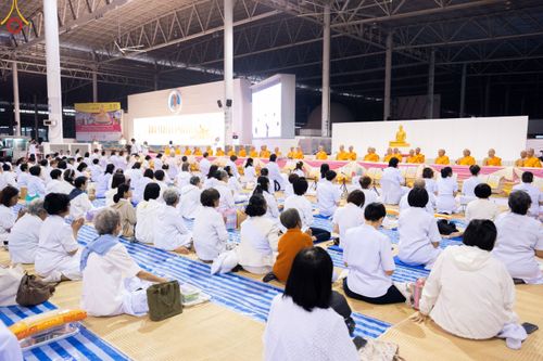 ภาพ No.188140:พิธีถวายภัตตาหารเป็นสังฆทาน แด่พระธรรมยาตรา ในโครงการธรรมยาตรา กตัญญูบูชา มหาปูชนียาจารย์ พระมงคลเทพมุนี(สด จนฺทสโร) พระผู้ปราบมาร อนุสรณ์สถาน 7 แห่ง ปีที่ 13 ณ สภาธรรมกายสากล วัดพระธรรมกาย วันที่ 2 มกราคม พ.ศ. 2568