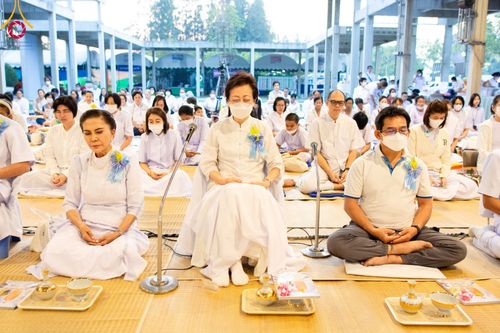 ภาพ No.106659:พิธีถวายภัตตาหารเป็นสังฆทาน แด่คณะพระธรรมยาตราฯ ในโครงการธรรมยาตรากตัญญูบูชา มหาปูชนียาจารย์ พระมงคลเทพมุนี(สด จนฺทสโร) พระผู้ปราบมาร อนุสรณ์สถาน 7 แห่ง ปีที่ 12 วันที่ 6 มกราคม พ.ศ. 2567 ณ อนุสรณ์สถานโลตัสแลนด์ จ.สุพรรณบุรี