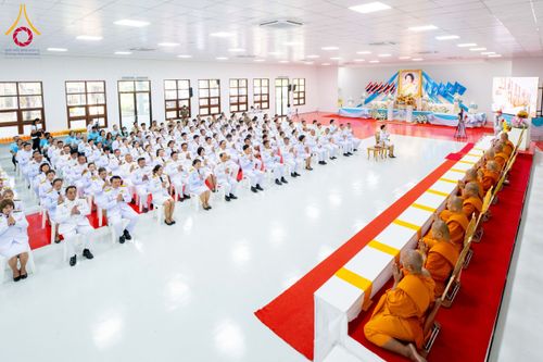 ภาพ No.237609:พิธีเจริญพระพุทธมนต์ ปฏิบัติธรรมเจริญสมาธิภาวนา และทำบุญตักบาตร ถวายพระราชกุศล เนื่องในโอกาสวันเฉลิมพระชนมพรรษา สมเด็จพระนางเจ้าสิริกิติ์ พระบรมราชินีนาถ พระบรมราชชนนีพันปีหลวง วันอังคารที่ 12 สิงหาคม พ.ศ. 2568  ณ อาคารปลูกศรัทธา 2 วัดพระธรรมกาย 