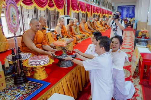 ภาพ No.253371:วันที่ 12 ตุลาคม พ.ศ. 2568 พิธีทอดกฐินสามัคคีทั่วไทย 30,000 วัด โดยคณะศิษยานุศิษย์ บูชาธรรม 81 ปี หลวงพ่อธัมมชโย ณ วัดบางน้ำผึ้งนอก อ.พระประแดง จ.สมุทรปราการ