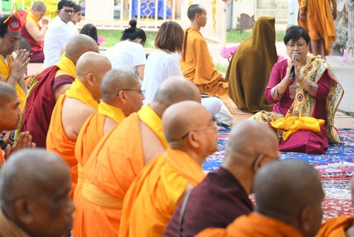 ภาพ No.179768:พิธีทอดกฐินสมทบ ณ วัดพุทธรัตน ทอดกฐินใต้ต้นพระศรีมหาโพธิ์ เมืองพุทธคยา ประเทศอินเดีย วันที่ 12 พฤศจิกายน พ.ศ. 2567