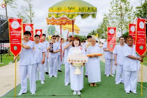 ภาพ No.266800:วันที่ 5 พฤศจิกายน พ.ศ. 2568 พิธีทอดกฐิน ณ อนุสรณ์สถานพระมงคลเทพมุนี  (สด จนฺทสโร) ผู้ค้นพบวิชชาธรรมกาย สถานที่ตั้งมโนปณิธานบวชตลอดชีวิต คลองบางนางแท่น ต.หอมเกร็ด อ.สามพราน จ.นครปฐม