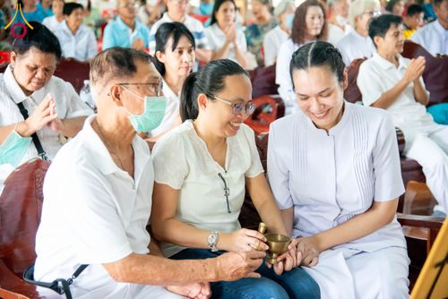 ภาพ No.175234:พิธีทอดกฐิน วัดห้วยหลวง จ.เพชรบุรี ในโครงการกฐินสามัคคีทั่วไทย 30,000 วัด บูชาธรรม 80 ปี หลวงพ่อธัมมชโย โดยคณะศิษยานุศิษย์วัดพระธรรมกาย วันที่ 15 พฤศจิกายน พ.ศ. 2567