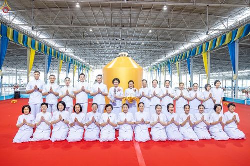 ภาพ No.233928:วันอาทิตย์ที่ 20 กรกฎาคม พ.ศ.2568 พิธีจุดเทียนใจ ไฟนิรันด์ อนันตชัย วัดพระธรรมกาย