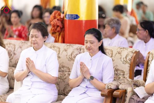 ภาพ No.175679:พิธีทอดกฐิน วัดตะเคียนทอง จ.สุพรรณบุรี ในโครงการกฐินสามัคคีทั่วไทย 30,000 วัด บูชาธรรม 80 ปี หลวงพ่อธัมมชโย โดยคณะศิษยานุศิษย์วัดพระธรรมกาย วันที่ 9 พฤศจิกายน พ.ศ. 2567