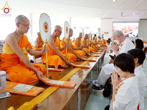 ภาพ No.271081:วันพุธที่ 20 พฤศจิกายน พ.ศ.2568 (วันพระ แรม 15 ค่ำ เดือน 12) พิธีบุพเปตพลี ครั้งที่ 173 ร่วมอุทิศบุญแด่หมู่ญาติที่ล่วงลับไปแล้ว และสืบทอดอายุพระพุทธศาสนา ณ หอฉันคุณยายอาจารย์ฯ วัดพระธรรมกาย