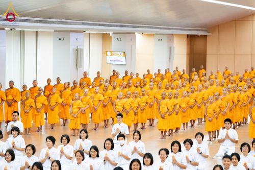 ภาพ No.161638:พิธีรับดวงแก้วนักเรียนบาลี ผู้สมัครสอบในนามวัดพระธรรมกาย วันพุธที่ 2 ตุลาคม พ.ศ. 2567 ณ เทวสภา อาคารร้อยปีคุณยายอาจารย์ฯ วัดพระธรรมกาย จ.ปทุมธานี