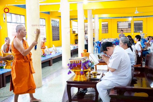 ภาพ No.273877:วันที่ 26 ตุลาคม พ.ศ. 2568 พิธีทอดกฐินสามัคคีทั่วไทย วัดหลวง(ประชาบูรณะ) อ.นครชัยศรี จ.นครปฐม โดยคณะศิษยานุศิษย์ บูชาธรรม 81 ปี หลวงพ่อธัมมชโย