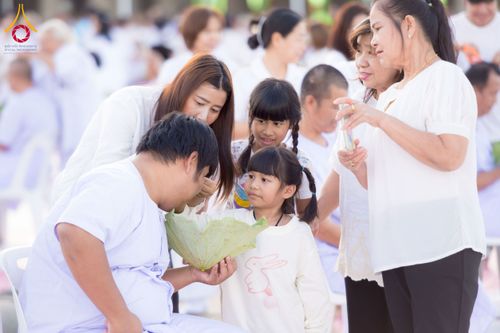 ภาพ No.274720:วันอาทิตย์ที่ 30 พฤศจิกายน พ.ศ. 2568 พิธีปลงผม โครงการอุปสมบทบูชาธรรมมหาปูชนียาจารย์ ปี 2568 ณ ลานธรรมพระมหาธรรมกายเจดีย์ ฝั่งทิศตะวันตก ระหว่างวิหารคดหมายเลข 8 และ 9 วัดพระธรรมกาย