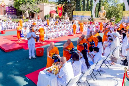 ภาพ No.259282:วันอาทิตย์ที่ 12 ตุลาคม พ.ศ. 2568 พิธีทอดกฐินบรมจักรพรรดิ สร้างอุโบสถ 82 ปี บูชาธรรมหลวงพ่อธัมมชโย ณ วัดพระธรรมกายแคลิฟอร์เนีย ประเทศสหรัฐอเมริกา 