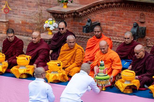 ภาพ No.209740:วันที่ 28 กุมภาพันธ์ พ.ศ.2568 พิธีเปิดโครงการบวชสามเณร พิธีถวายไทยธรรม พิธีขอขมามอบผ้าไตร  ณ เมืองปาตัน ประเทศเนปาล
