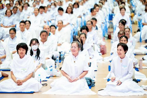 ภาพ No.239866:วันที่ ๒๒ - ๒๔ สิงหาคม พ.ศ. ๒๕๖๘ สัมมนารวมใจผู้นำบุญ บูชาธรรม ๘๑ ปี หลวงพ่อธัมมชโย กฐินสามัคคีทั่วไทย ๓๐,๐๐๐ วัด โครงการอุปสมบทบูชาธรรมมหาปูชนียาจารย์ ๓,๐๐๐ รูป รุ่นที่ ๑