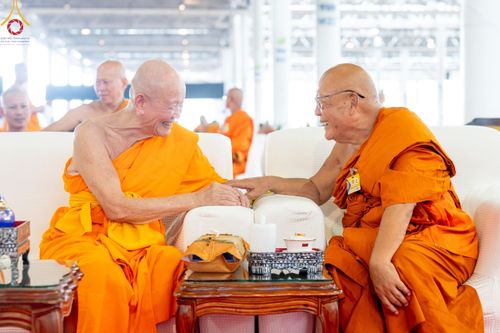 ภาพ No.59918:พิธีเจริญพระพุทธมนต์ "ฉลองอายุวัฒนมงคล 80 ปี หลวงพ่อธัมมชโย" พิธีถวายไทยธรรม คณะสงฆ์ 10,000 กว่าวัดทั่วประเทศ ในวันคุ้มครองโลก วันจันทร์ที่ 22 เมษายน พ.ศ. 2567 ณ สภาธรรมกายสากล วัดพระธรรมกาย จ.ปทุมธานี