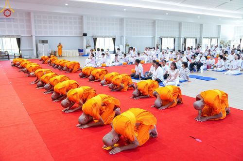 ภาพ No.101270:พิธีบรรพชาธรรมทายาท ในโครงการอุปสมบทบูชาธรรม มหาปูชนียาจารย์ พ.ศ. 2566 ณ วัดไชยชุมพลชนะสงคราม จ.กาญจนบุรี วันที่ 6 ธันวาคม พ.ศ. 2566