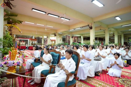 ภาพ No.250198:วันพุธที่ 8 ตุลาคม พ.ศ. 2568 พิธีทอดกฐินสามัคคีทั่วไทย 30,000 วัด โดยคณะศิษยานุศิษย์ บูชาธรรม 81 ปี หลวงพ่อธัมมชโย ณ วัดคลองเตยใน กรุงเทพฯ